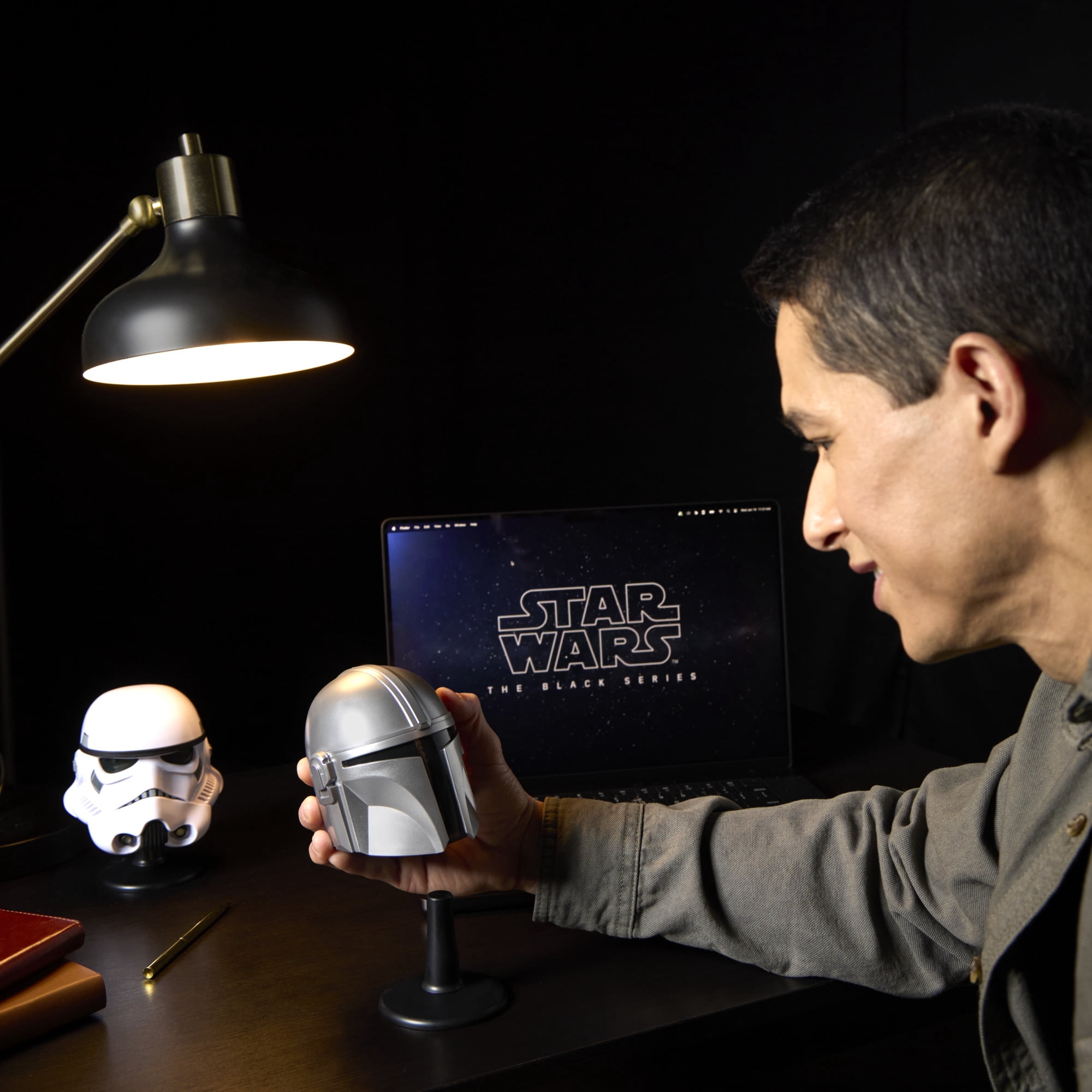 Star Wars The Black Series The Mandalorian Premium Mini Helmet for Display, 6 In. Scale
