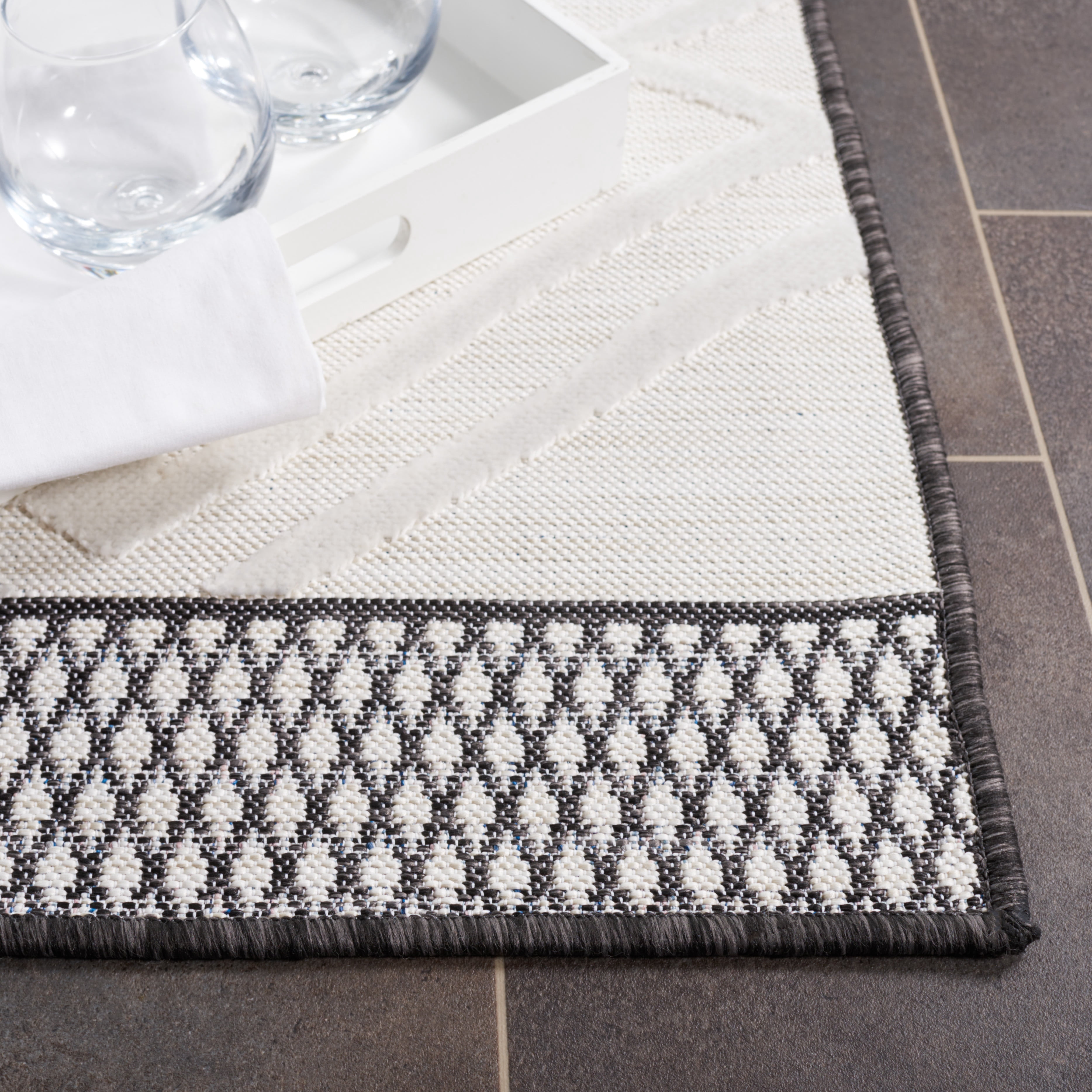 SAFAVIEH Cabana Carina Diamond Indoor/Outdoor Area Rug, Ivory/Black, 5'1" x 7'6"