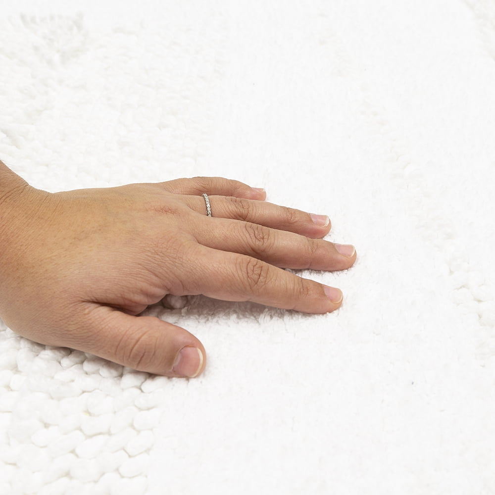 Mohawk Home Plush Cotton Fade/Stain Resistant Non-slip Machine Washable Bath Mat, Artic White, 2' 3" x 3' 9"