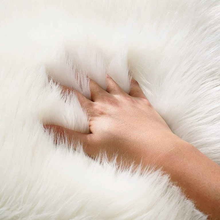 Soft Fluffy Rug White Faux Sheepskin Fur Area Rug Shaggy Couch Cover Seat  Cushion Furry Carpet Beside Rugs for Bedroom Floor Sofa Living Room Runner,  0.6m x 1.8m SERISSA (White) 