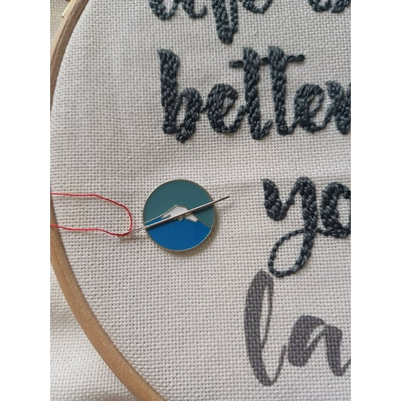 Mountains Magnetic Needle Minder F07M10-6 Mountains