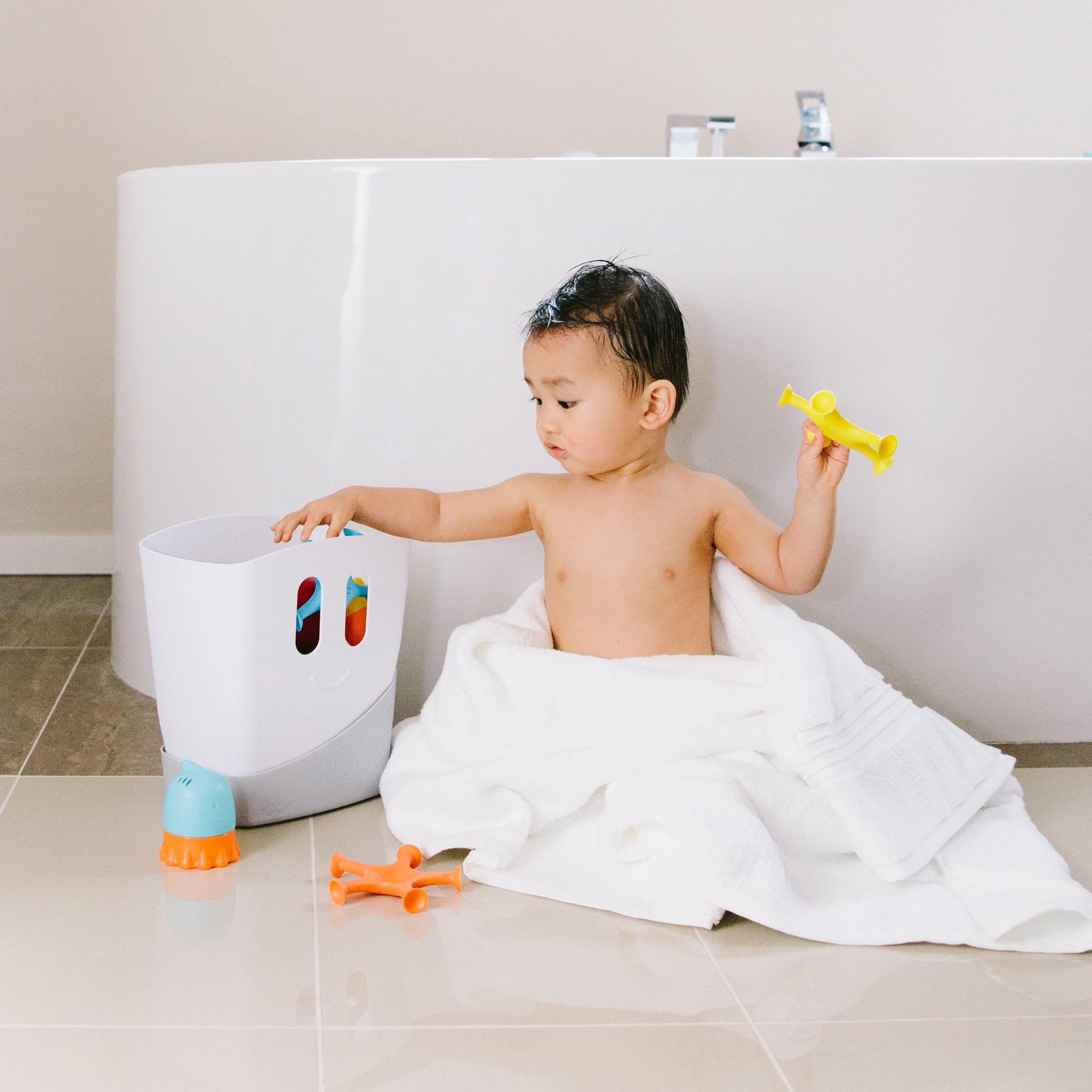 Ubbi Baby Bath Toy Gift Set, Includes Toy Drying Bin & 12 Toys, Baby Bathing