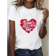 thumbnail image 1 of Camiseta romántica de manga corta con estampado de corazón rojo y lazo para San Valentín para mujer - SweetChic, ideal para citas y uso diario. Camiseta de algodón lavable a máquina. Para adultos, hom, 1 of 6