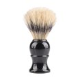 thumbnail image 1 of Cepillo de afeitar para hombre con mango de plástico y cerdas de nylon, disponible en varios colores, 1 of 6