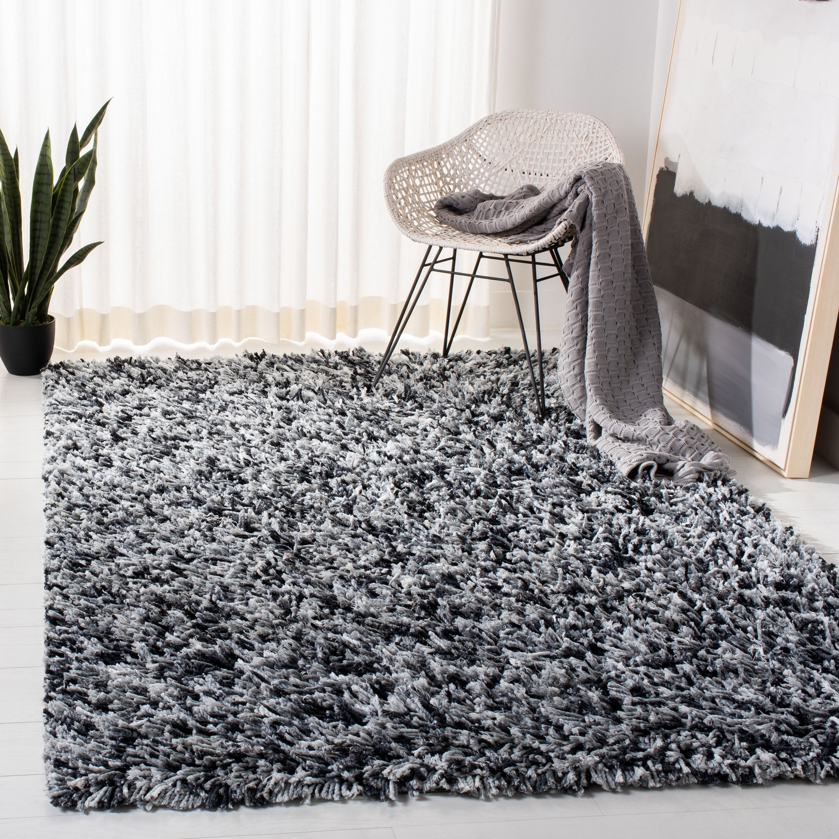 SAFAVIEH Rio Kynaston Solid Polyester Shag Area Rug, Navy/Ivory, 4' x 6'