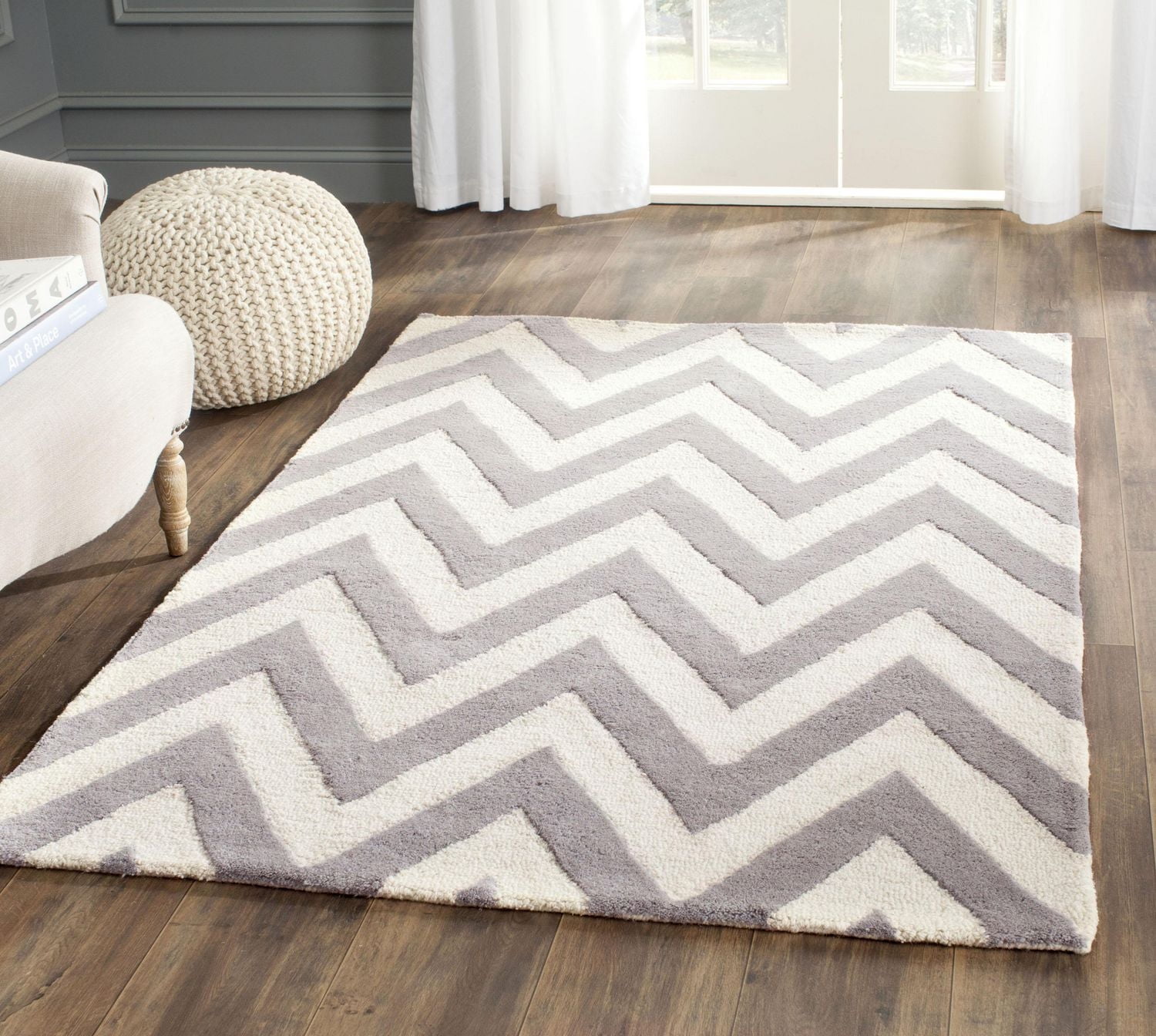 Safavieh Cambridge Kaitlyn Zig Zag Stripes Area Rug