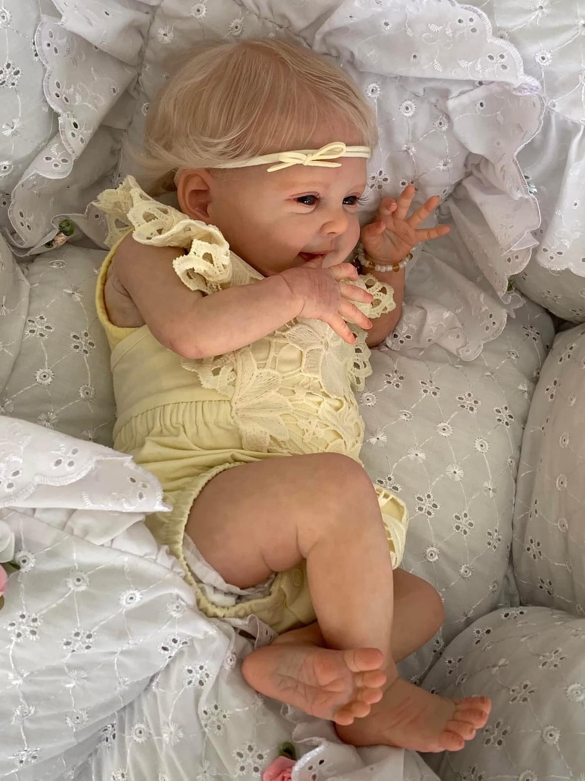 Realistic Reborn Baby Dolls, 18 inch Real Baby Feeling Realistic-Newborn Dolls Adorable Smiling Real Life Baby Dolls with Gift Box for Kids Age 3+