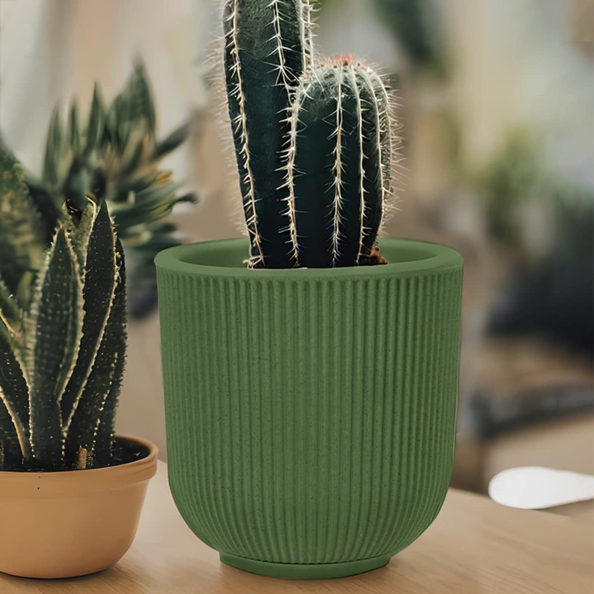 Ecobo 11.4 inches tall Eco-Friendly Round Pot Planter, Garoa Indoor/Outdoor use, Durable, Versatile & Lightweight, Designed by Brazilian Artisans, Contemporary All-Weather Design–Green