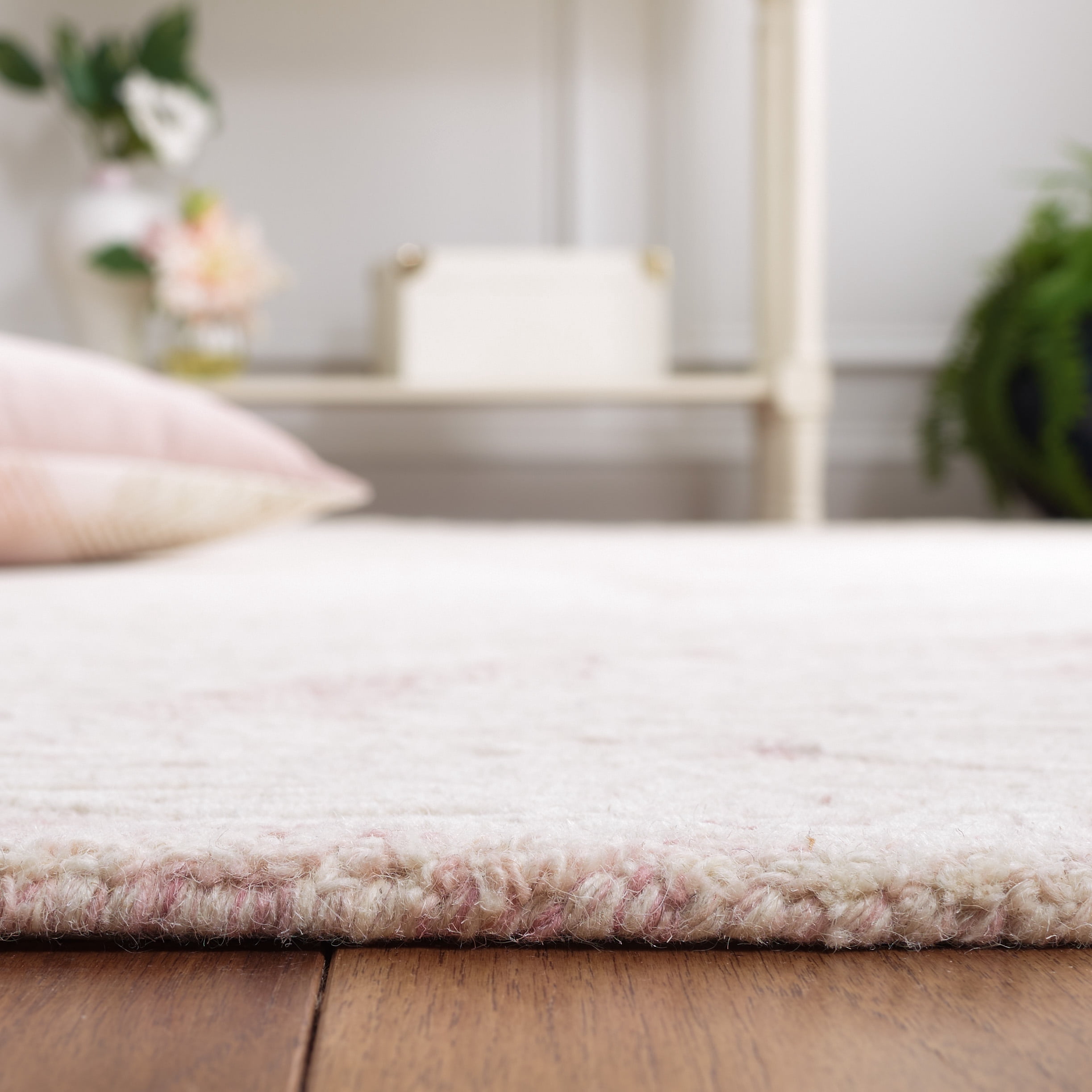 SAFAVIEH Metro Hartley Leaves Area Rug, Pink/Ivory, 6' x 6' Square