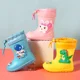thumbnail image 4 of Botas de lluvia para niños, zapatos de agua antideslizantes cálidos con dibujos animados, botines de bebé de media pantorrilla extraíbles con forro polar para niños y niñas, zapatos de goma para niño, 4 of 5