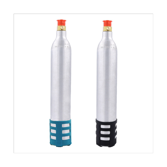 2 Pcs 0,6 L Machine à Soda Rechargeable Pièce de Rechange pour Soda Cylindre de CO2 Réutilisable Accessoire pour Machines à Soda, Noir+bleu+argent, 2 x Cylindres 2 x Capuchons de Protection 2 x Manchons de Protection, Noir&Bleu&Argent
