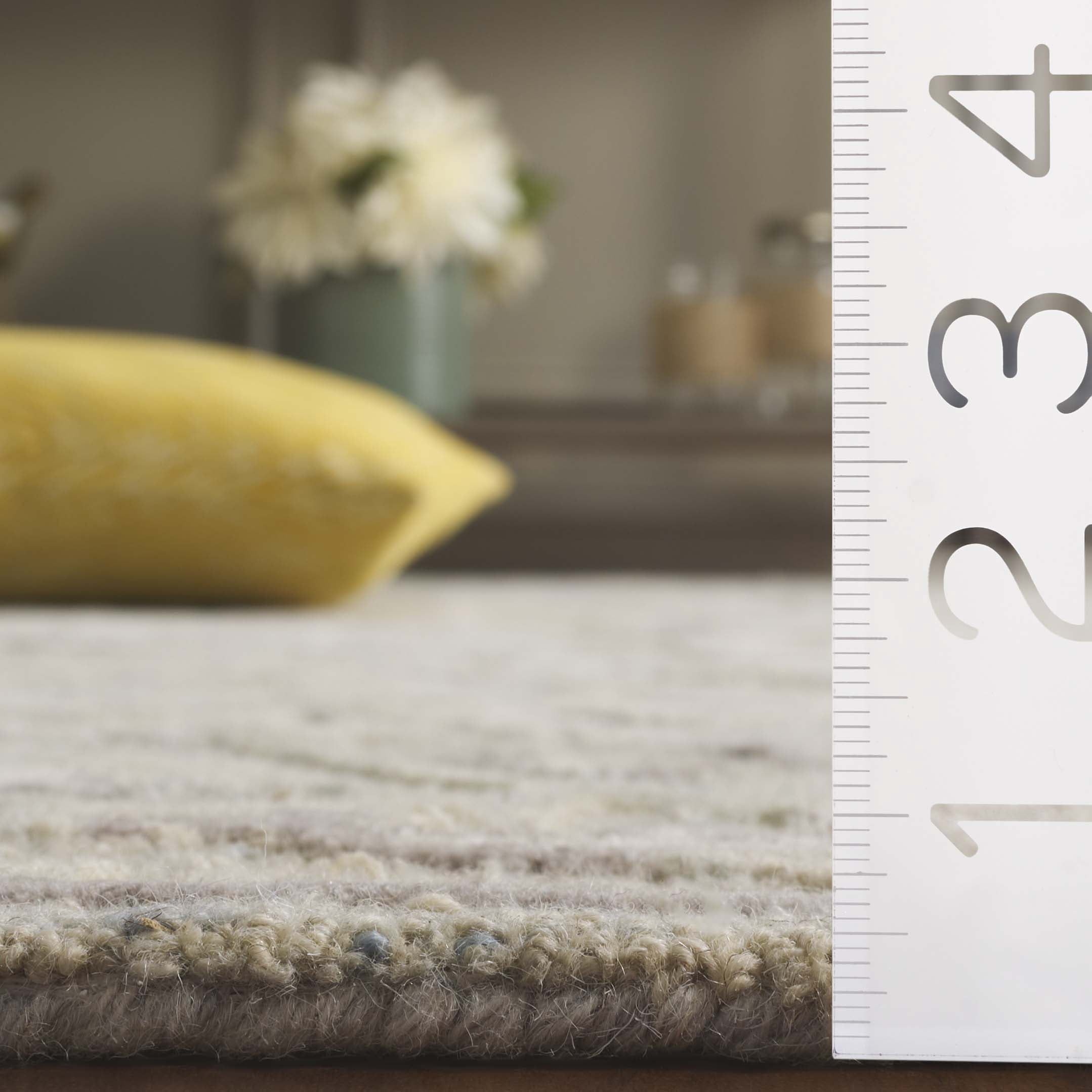 SAFAVIEH Glamour Catrine Bordered Wool Area Rug, Light Blue/Ivory, 4' x 6'