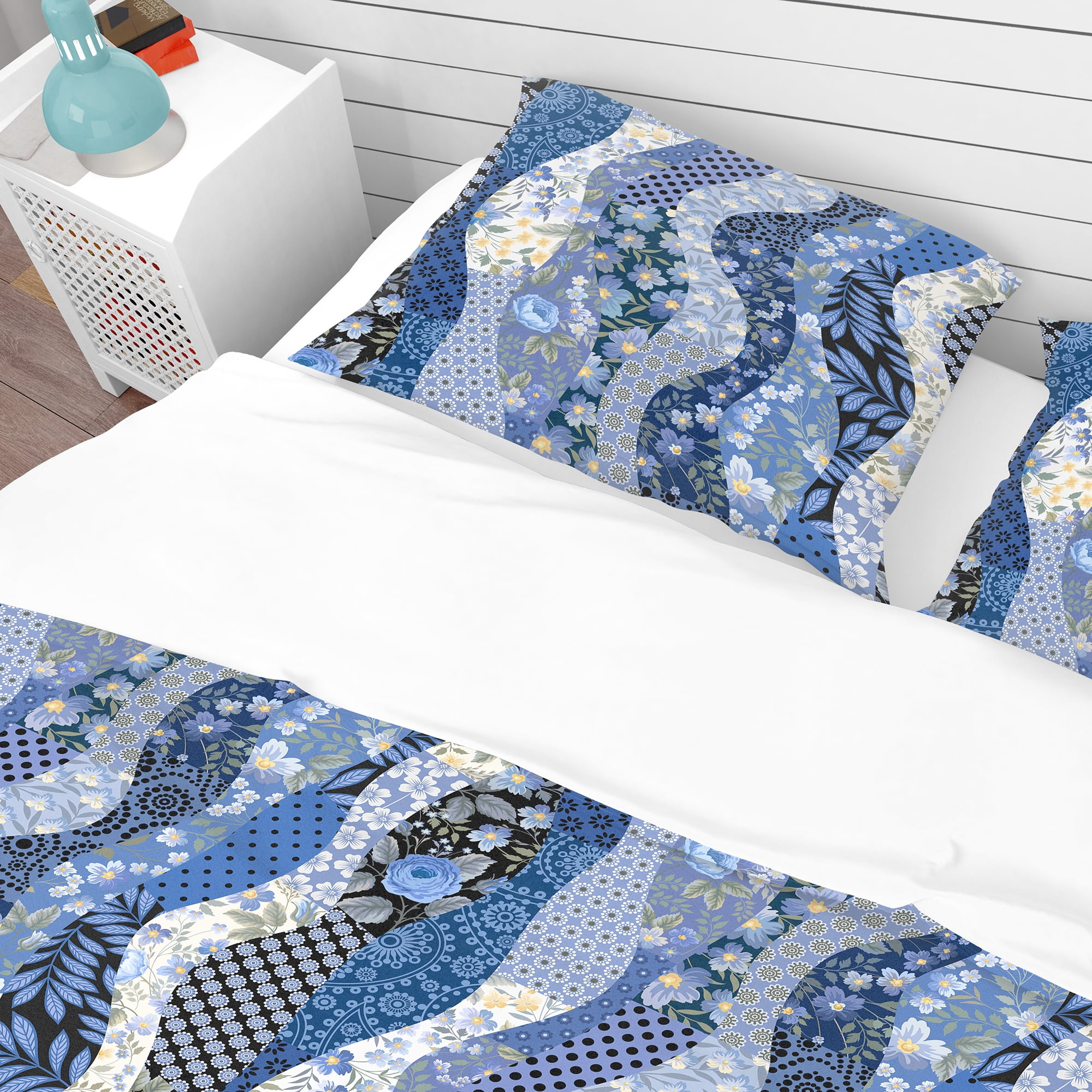Designart 'Patchwork Pattern with Roses' Patterned Duvet Cover Set