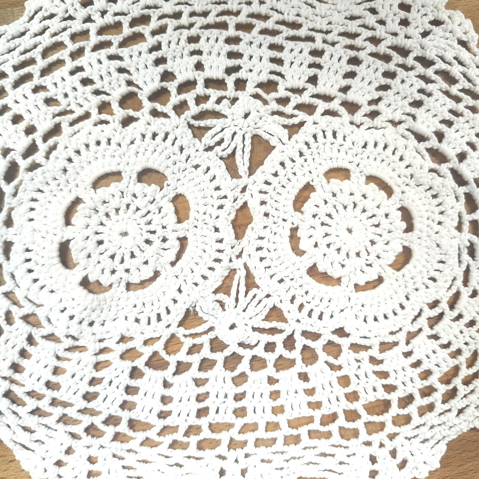 Handmade Crochet Lace Cotton Traycloth Placemats, Set of 4, 10"x14" (Oval, White)
