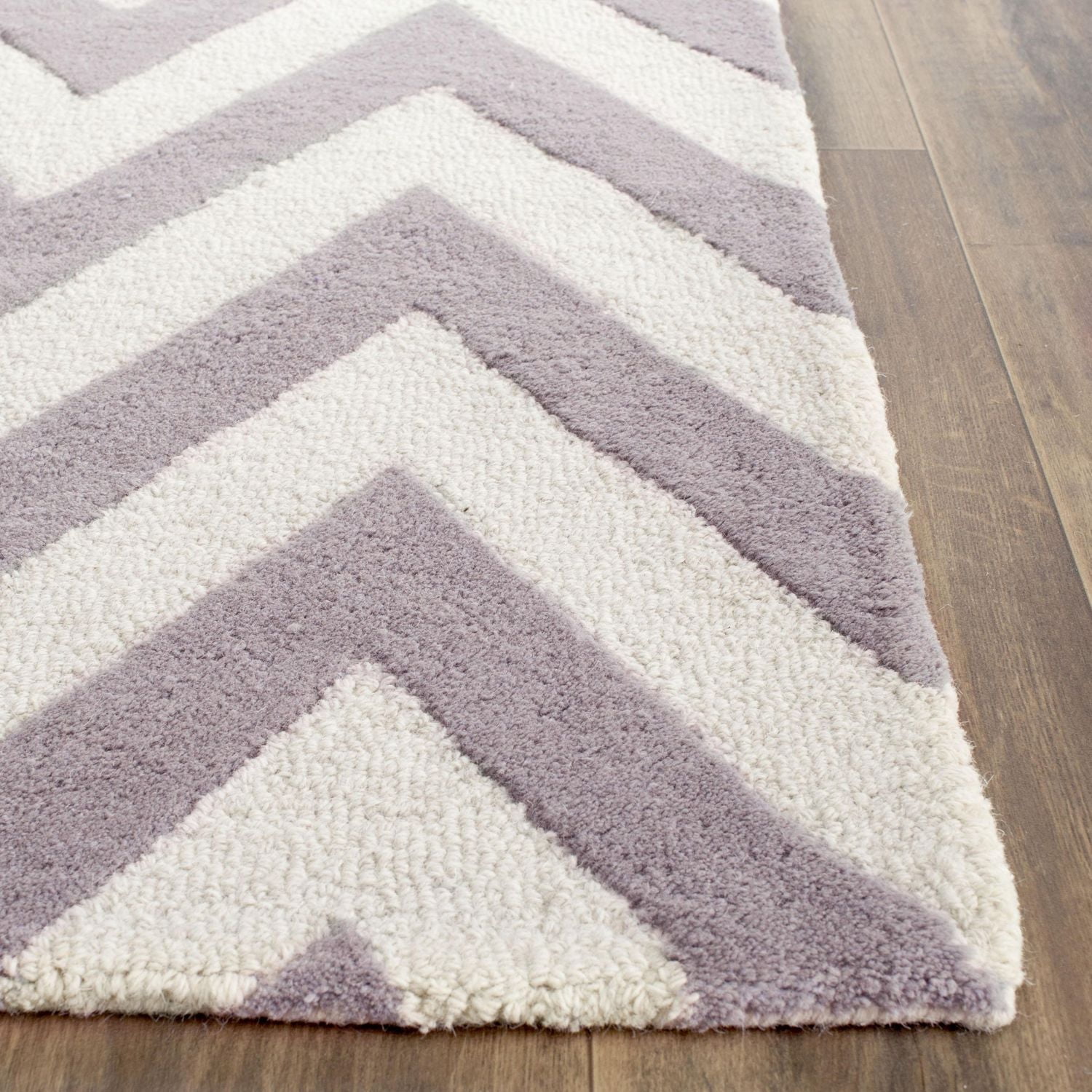 Safavieh Cambridge Kaitlyn Zig Zag Stripes Area Rug