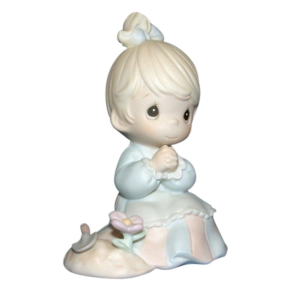 Precious Moments Figurine: PM922 Sowing the Seeds of Love (4.5")