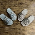 thumbnail image 3 of Zapatillas de tela engrosada de tres capas para parejas de hombres y mujeres, zapatillas de piso de madera para interiores para el hogar, pequeñas a cuadros, 3 of 3