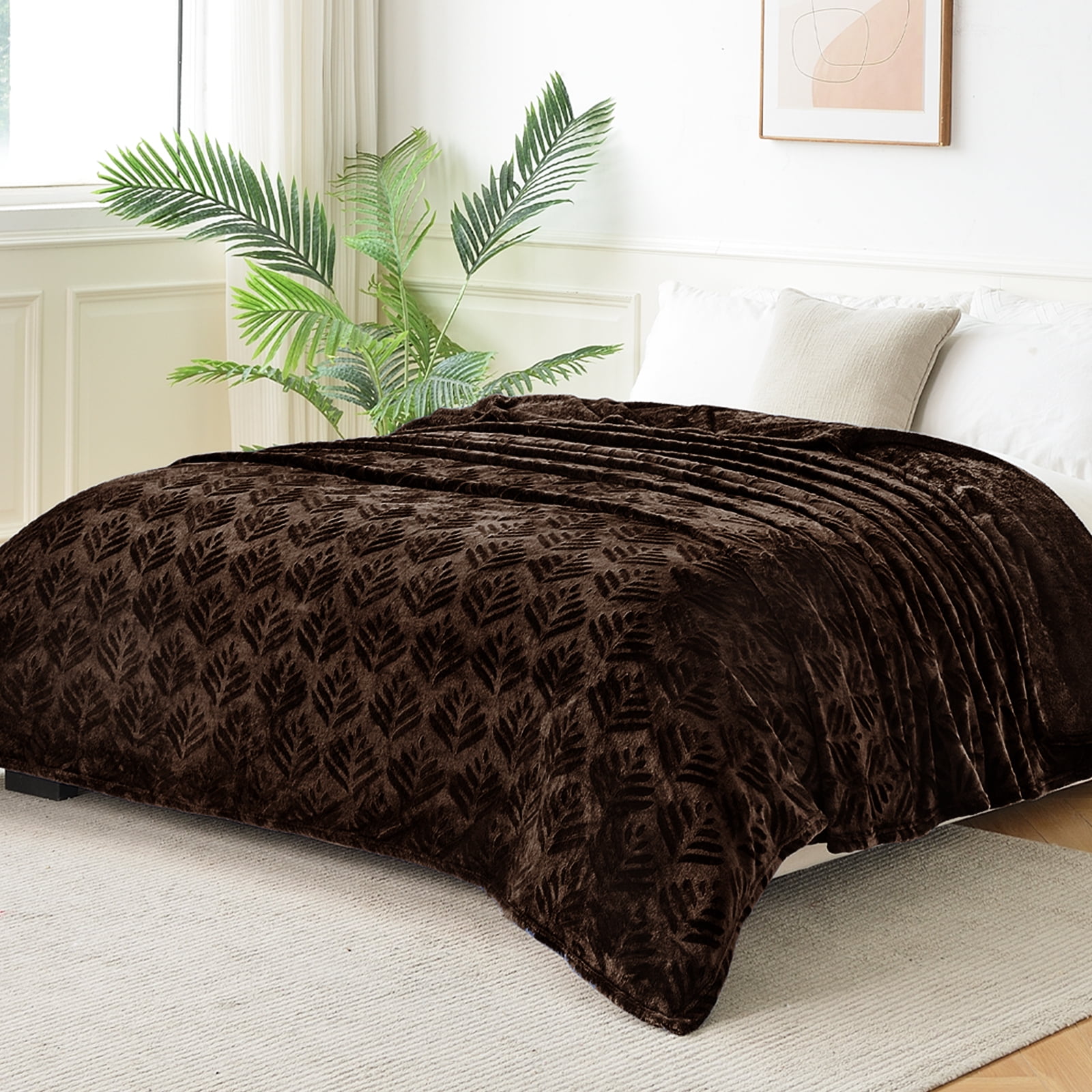 Exclusivo Mezcla Twin Size Fleece Blanket for Bed, Leaves Pattern Super Soft and Cozy Blankets, Plush Fuzzy Lightweight, Coffee, 60"x80"