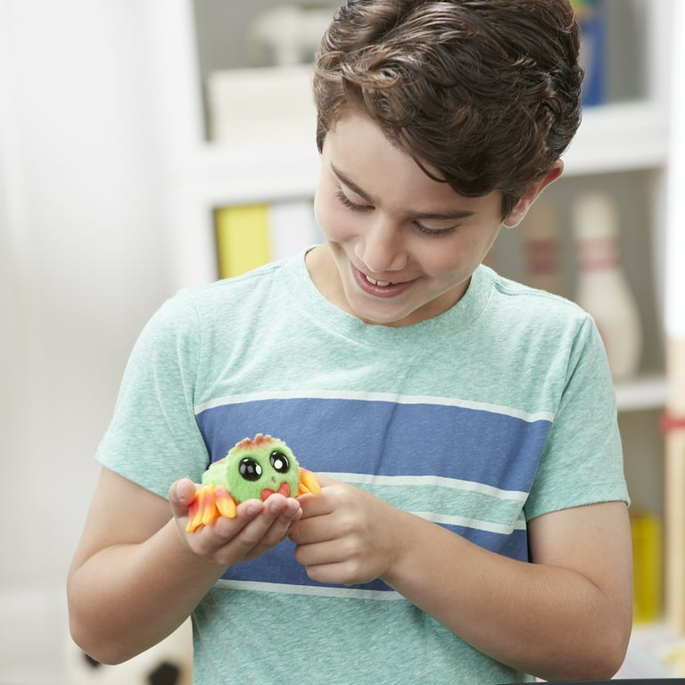 Yellies Klutzers Voice Activated Spider Pet Ages 5 and up