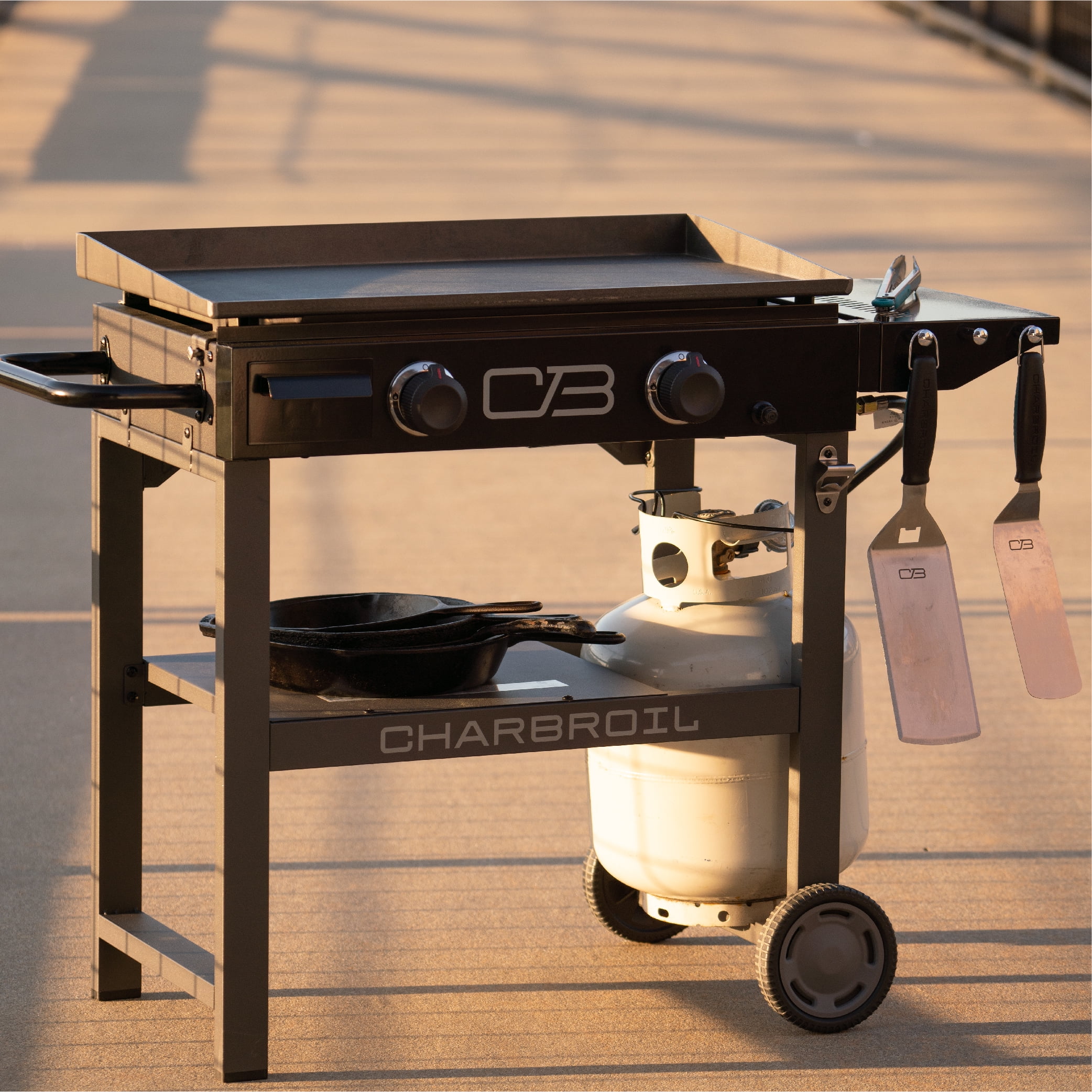 Charbroil® 28" Performance Series™ Propane Gas Griddle with Cart 2 Burner Flat Top Grill, Black