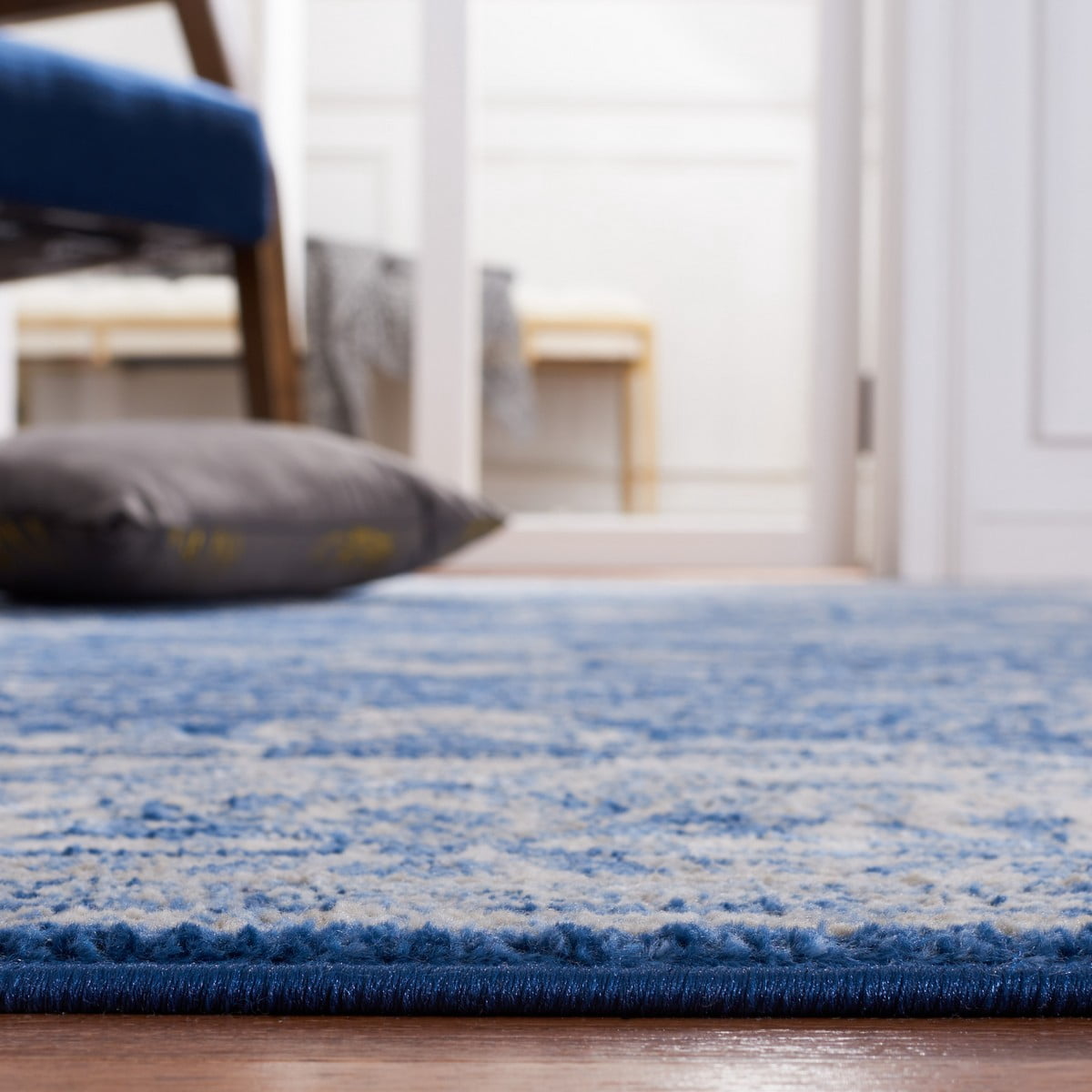 SAFAVIEH Brentwood Conchur Oriental Area Rug, 4' x 6', Ivory/Navy