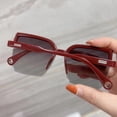 thumbnail image 5 of Gafas de sol de moda personalizadas sin marco Gafas de sol de estilo fotográfico callejero para mujer Gafas de sol cuadradas grandes, 5 of 5