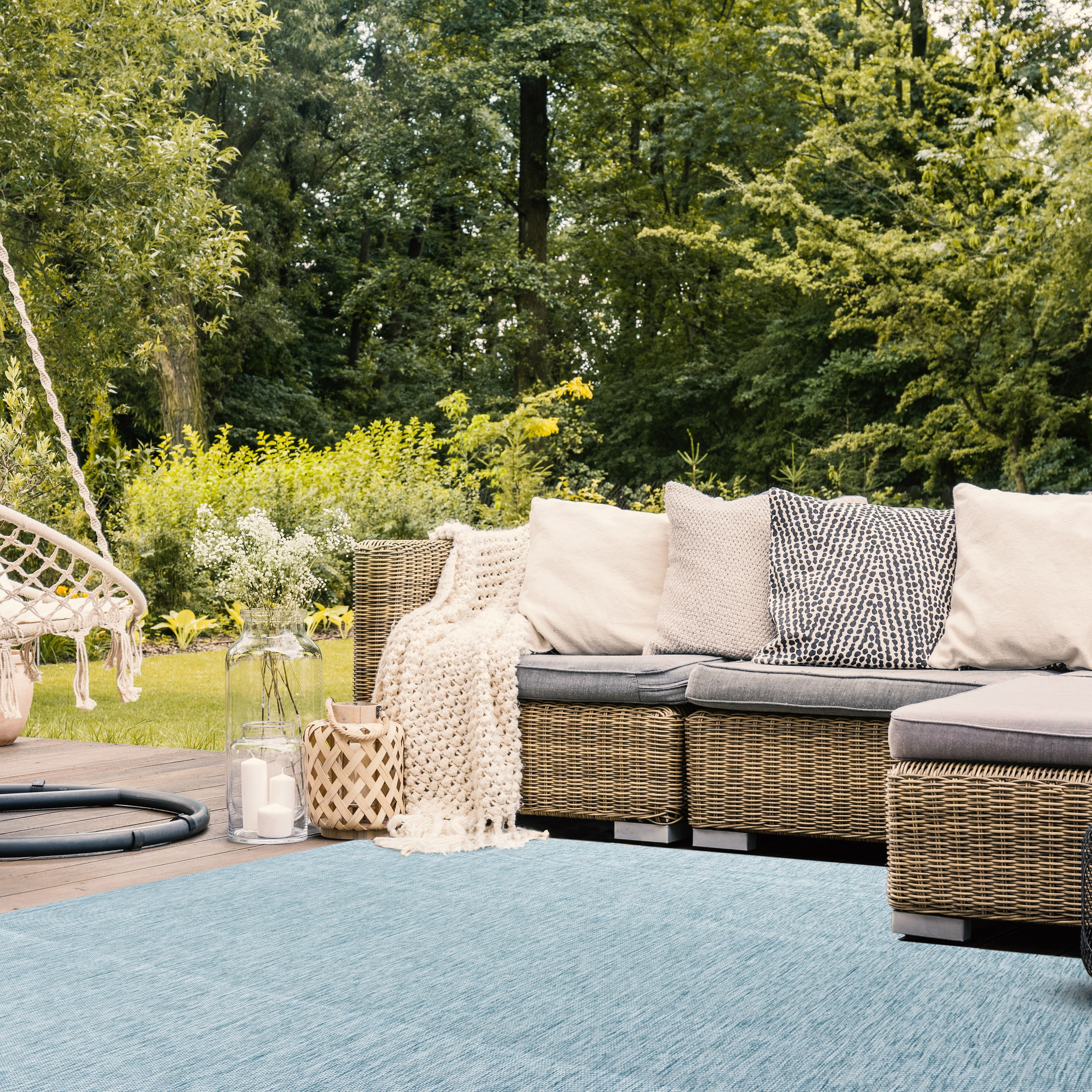SAFAVIEH Beach House Tayler Solid Indoor/Outdoor Area Rug, Aqua, 5'3" x 5'3" Square