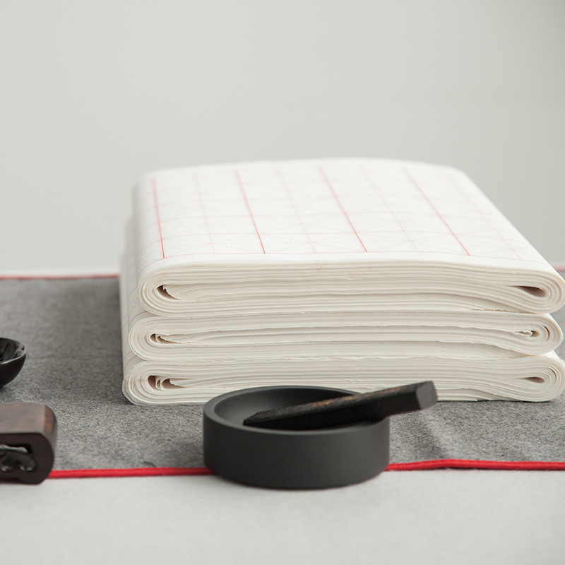 Nvzi -b Chinese Calligraphy Xuan Paper Brush Writing Paper Xuan Paper Rice Paper with Grids for Students, Beginners Practice Kanji Japanese Calligraphy, 100 Sheets/Pack, 10cm/Grid，18Grid，