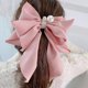 thumbnail image 5 of Pinza para el pelo con lazo grande para mujer, accesorio de gasa estilo coreano, de aleación y tela, con borde de perla antideslizante, ideal para fiestas, cumpleaños, trabajo y vida diaria., 5 of 5