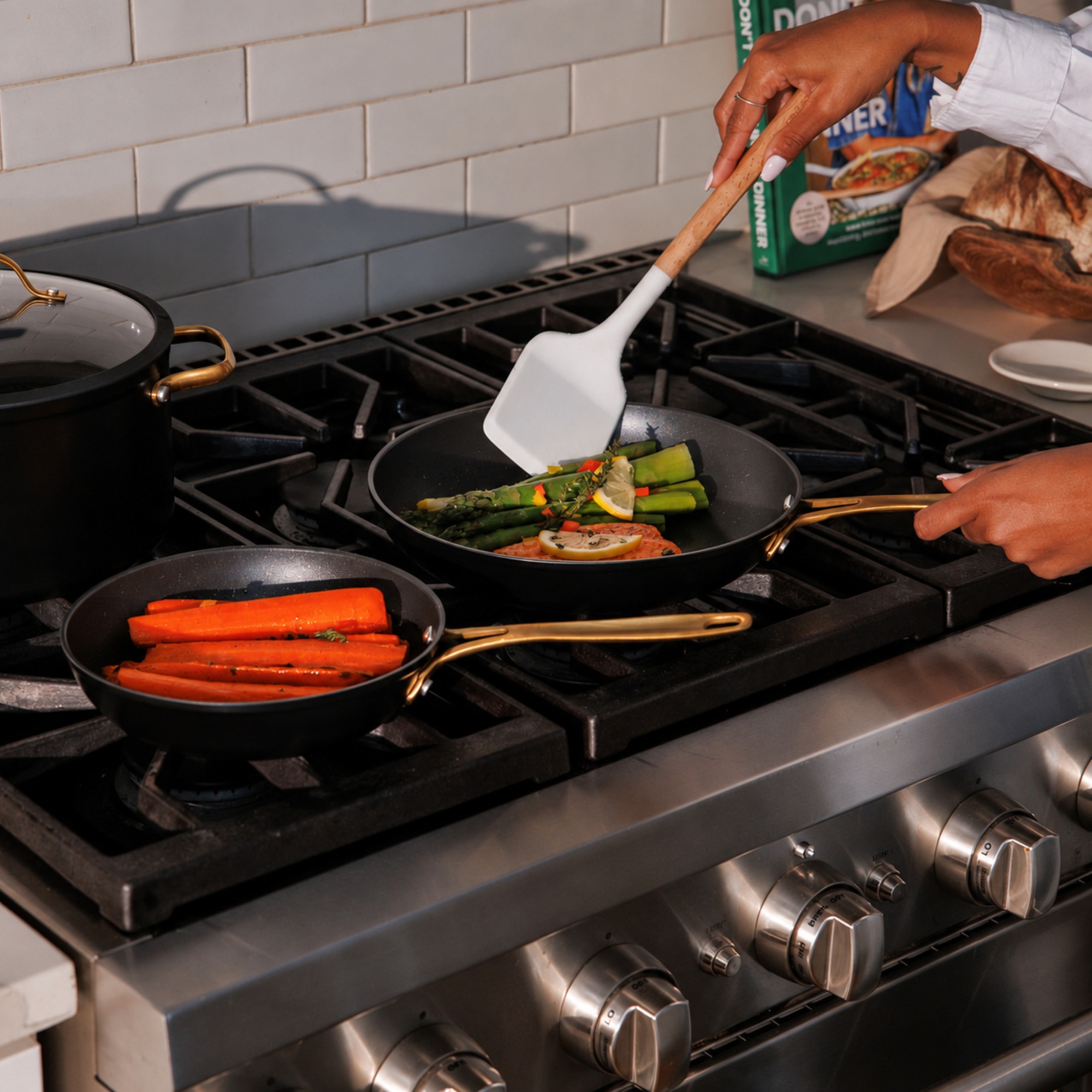 Thyme & Table 12-Piece Ceramic Nonstick Cookware Set, Black & Gold photo 4