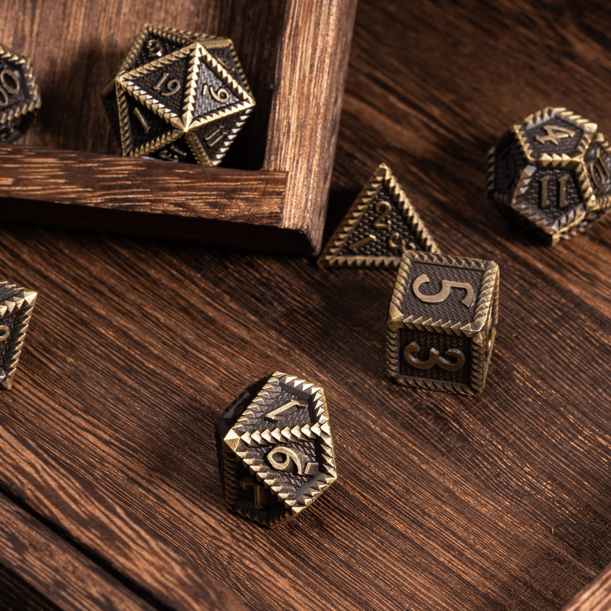 Cusdie Metal DND Dice Set, 7 die Metal Polyhedral D&D Dice Set Serrated Edge Dice for DND Dungeons and Dragons TTRPG Role Playing Games