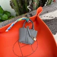 thumbnail image 3 of Adorable Mini llavero de doble Color, dije para bolso, h-home, transfronterizo, nuevo modelo 24, bonito colgante para bolso de cesta pequeña para mujer, 3 of 5