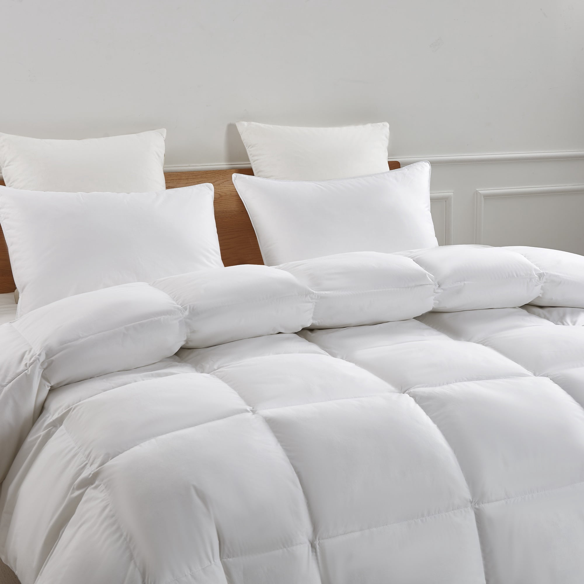 Serta 100% Cotton Summer Lightweight Warmth，90% Goose Down Fiber Comforter, Fluffy Duvet Insert with Corner loops, 233 Thread Count, Hotel Luxury Ultra Soft, 68x90 inches Twin Size