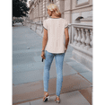 thumbnail image 4 of Camiseta de Corta con Cuello en V para Mujer, Color Albaricoque M, 4 of 8