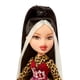 thumbnail image 5 of Muñeca de moda Bratz Stylin' Jade con camiseta personalizable, 5 of 9