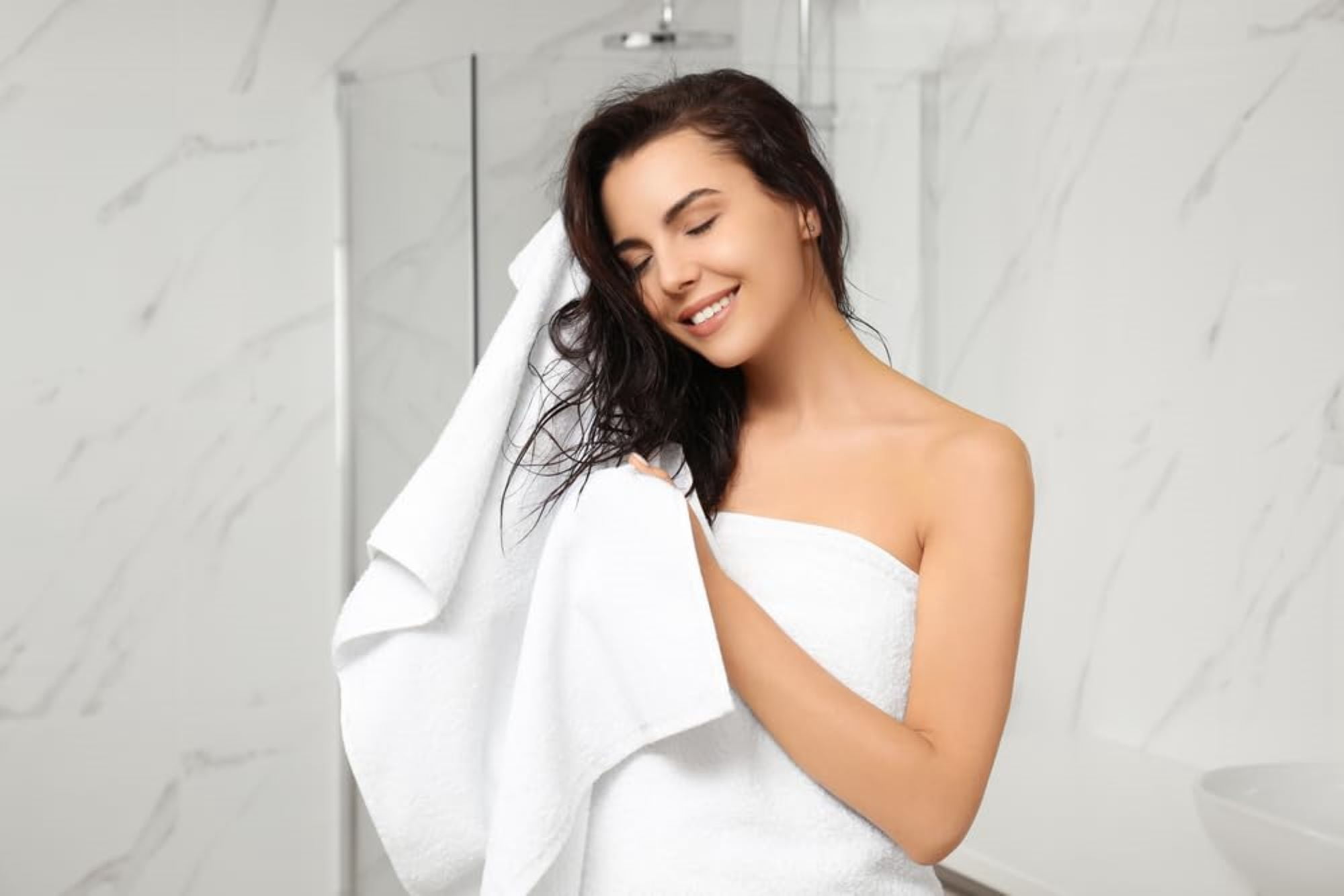 25 Pack of Bulk Wholesale 44”L x 22”W Quick Dry Machine Washable Bath Towels for Home, Dorm, Hotel, Gym, Pool, Spa, Pets, and Charity Donation in White