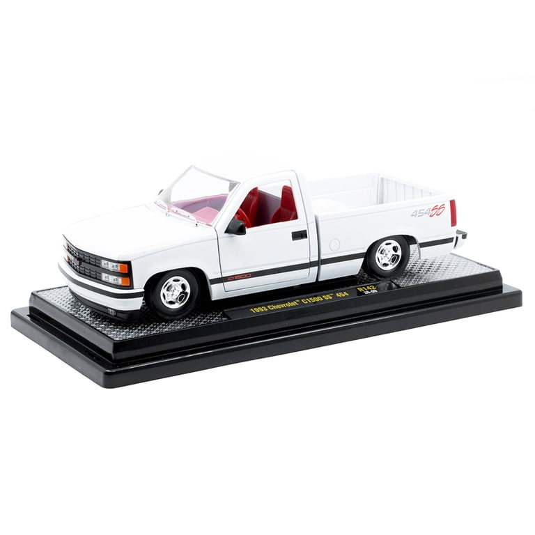 M2 Machines Chevrolet C1500 SS 454 Pickup Truck 1/24 Diecast