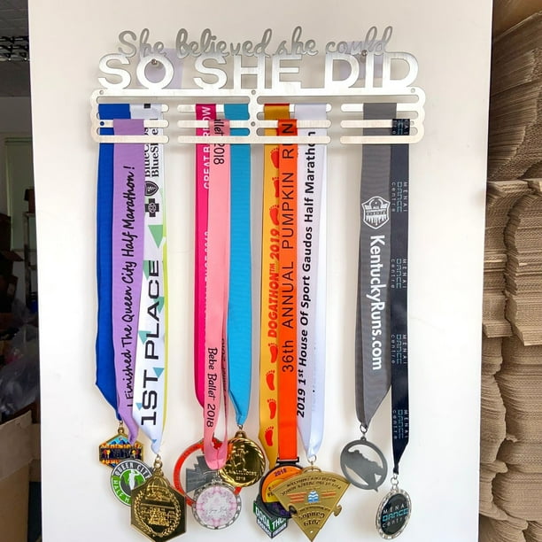 Silueta de letra de metal, así lo hizo, gancho para medalla de hierro, soporte de exhibición de medallas, estante de almacenamiento de medallas de metal