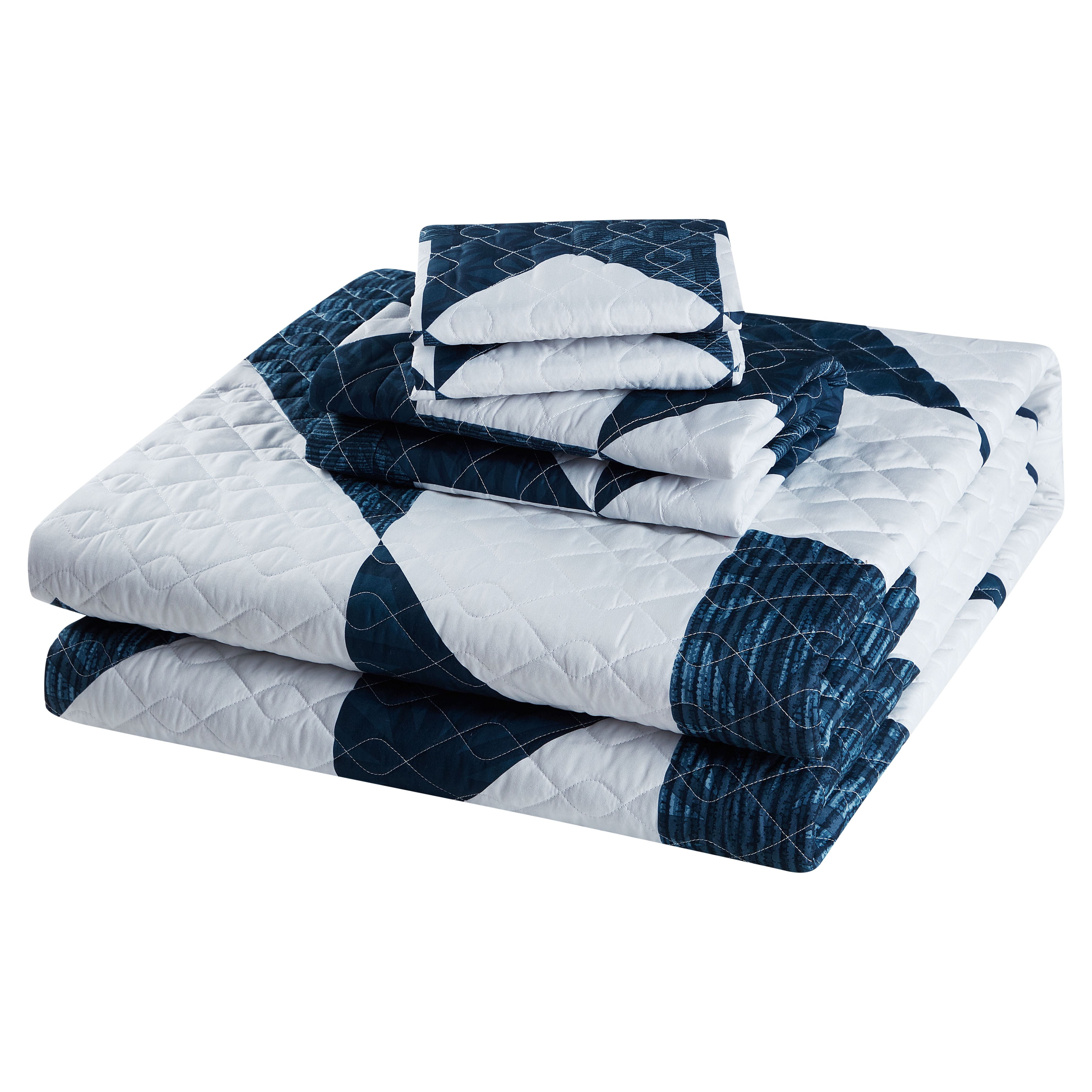 Mainstays Classic Blue Star Microfiber Quilt, Reversible, King