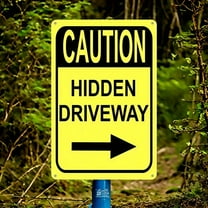 Caution Hidden Driveway Metal Sign - Retro Yellow & Black, Wall-Mountable with Directional Arrow, Ideal for Home, Garden, Garage, Bar, Cafe - Vintage Outdoor Decor