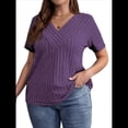 thumbnail image 2 of Camisa Informal de Corta con Cuello en V Cruzado, Color Liso, con Perforaciones y Diseño Cepillado para Mujer, Talla Grande Púrpura XXL, 2 of 7