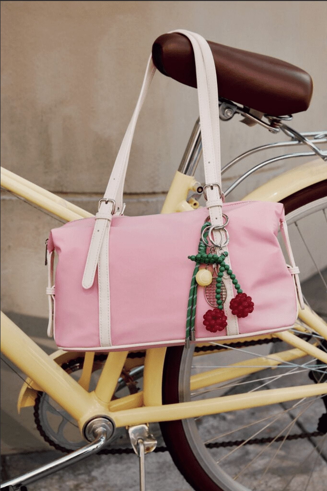 No Boundaries Women's Fashion Clubhouse Shoulder Bag, Pink Lemonade