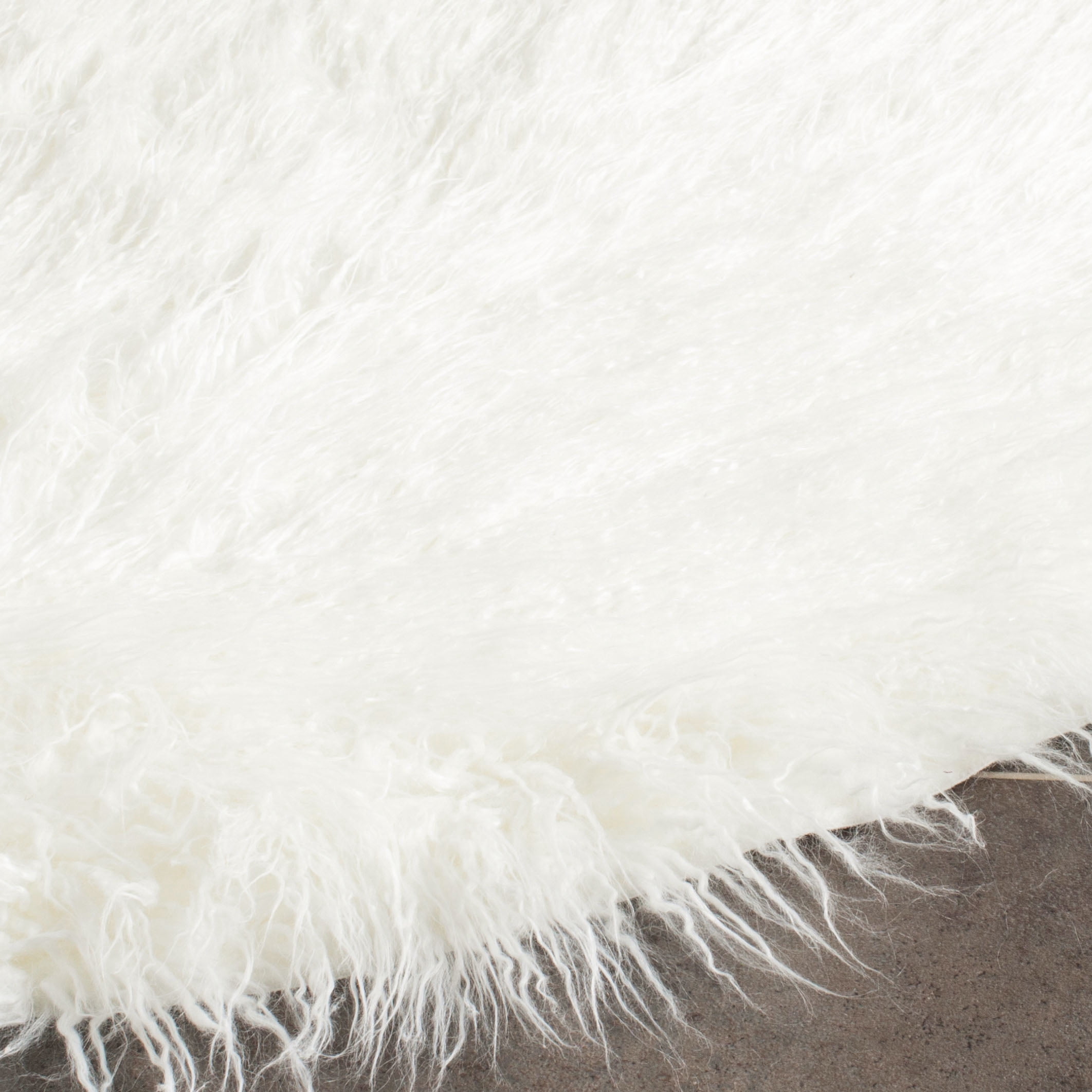 Safavieh Faux Sheep Skin Byrne Solid Area Rug, Ivory, 5' x 8'