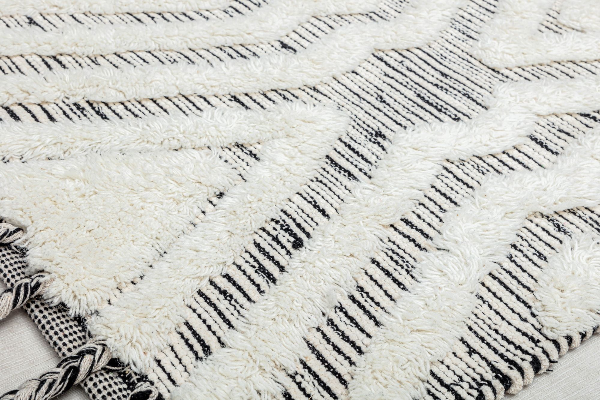 Rugs America Cream Almodine CR15A Textured/Diamond Bohemian White Area Rug, 5’0”x7’0”
