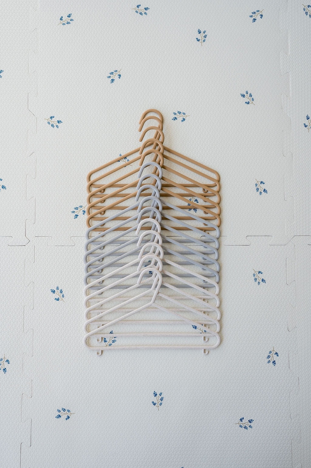 3 Sprouts Baby Wheat Straw Plastic Clothes Hangers - Pack of 30 - Assorted Speckled Cream, Gray, Brown