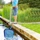 thumbnail image 4 of Red de limpieza de piscina con poste de 45 pulgadas, red limpiadora de piscina con 5 secciones de poste de aluminio desmontables, rastrillo de hojas profesional, herramientas de limpieza de malla, 4 of 6