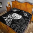 thumbnail image 4 of Islas Marshall Juego de Cama Colcha - Estilo Pescado con Flores de Plumeria, 4 of 5