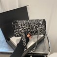 thumbnail image 3 of Bolso pequeño de moda para mujer, estilo 2025, nuevo bolso de moda, bolso bandolera para mujer, bolso de hombro con estampado de leopardo a juego., 3 of 5