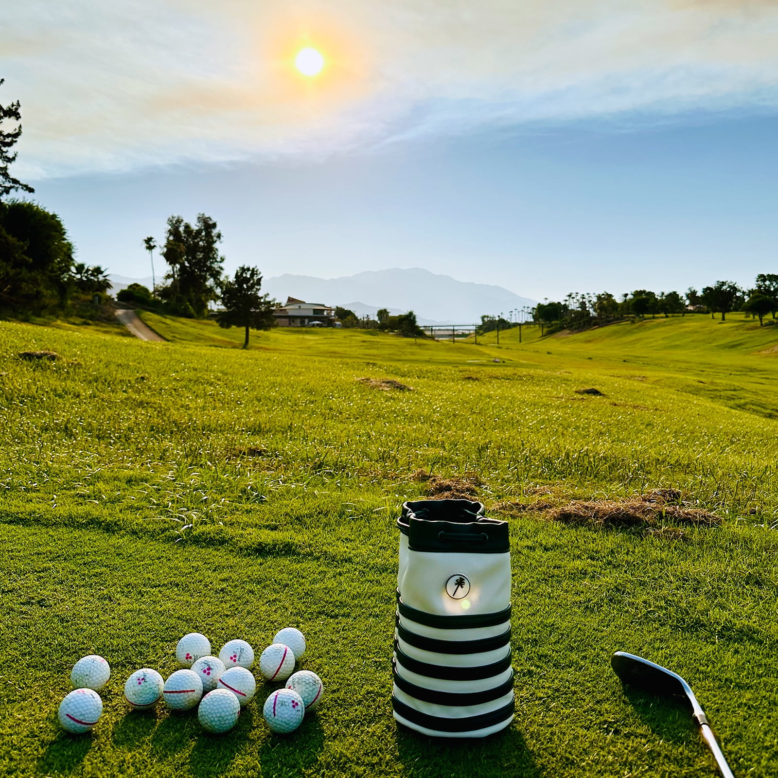 PINKTEE Golf Valuables Pouch Premium Leather Golf Tee Pouch Ball Bag Bucket Waist Design with Removable Magnetic Ball Marker(black)