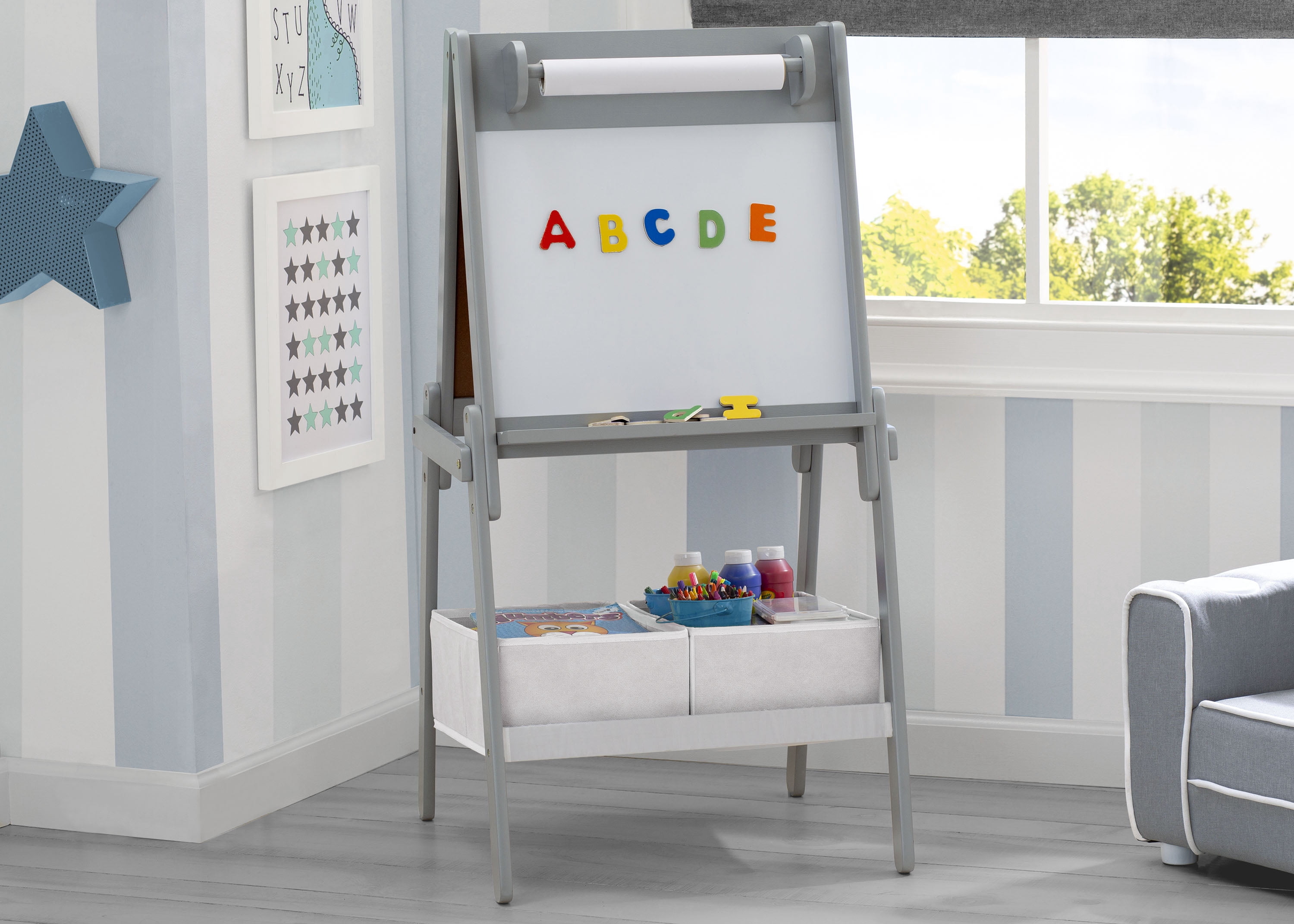 Delta Children Chelsea Double-Sided Storage Easel with Paper Roll and Magnets -Ideal for Arts & Crafts, Drawing and More - Greenguard Gold Certified, Light Grey/White